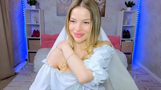 EmmyMills online show from March 28, 2026, 8:54 pm