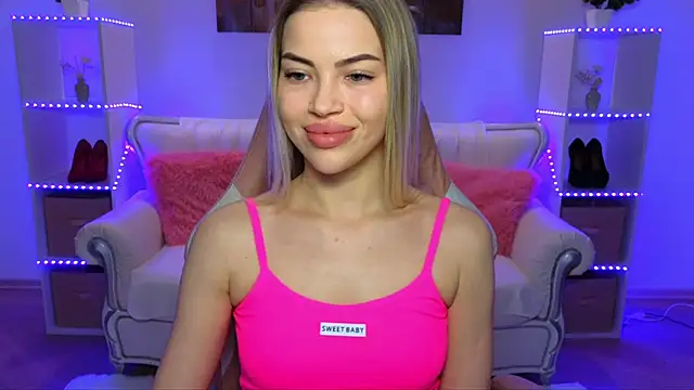 Snapshot of EmmyMills chatting on December 15, 2025, 8:47 pm EmmyMills online show from December 15, 2025, 8:47 pm