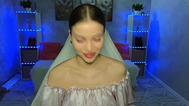 Snapshot of EmmyMills chatting on February 6, 2026, 11:01 pm EmmyMills online show from February 6, 2026, 11:01 pm