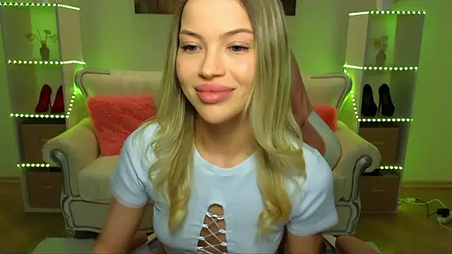 Snapshot of EmmyMills chatting on January 10, 2026, 6:03 pm EmmyMills online show from January 10, 2026, 6:03 pm