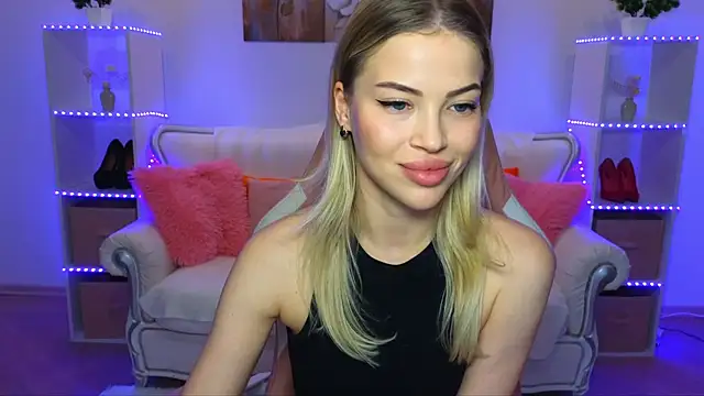 Snapshot of EmmyMills chatting on November 9, 2025, 10:14 pm EmmyMills online show from November 9, 2025, 10:14 pm