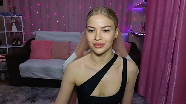 EmmyMills online show from December 1, 2024, 5:07 pm