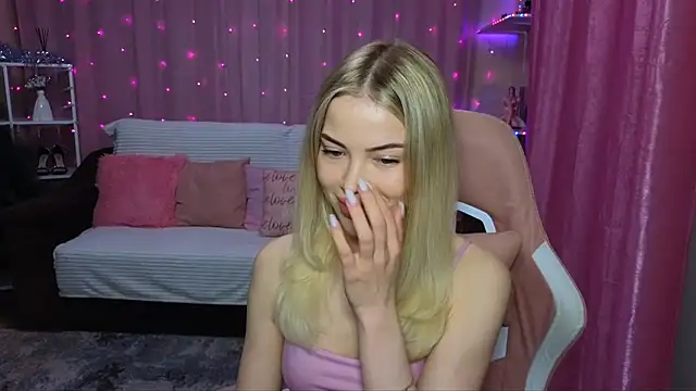 EmmyMills online show from December 2, 2024, 6:05 pm
