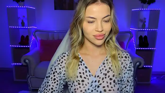 Snapshot of EmmyMills chatting on December 5, 2025, 8:06 pm EmmyMills online show from December 5, 2025, 8:06 pm