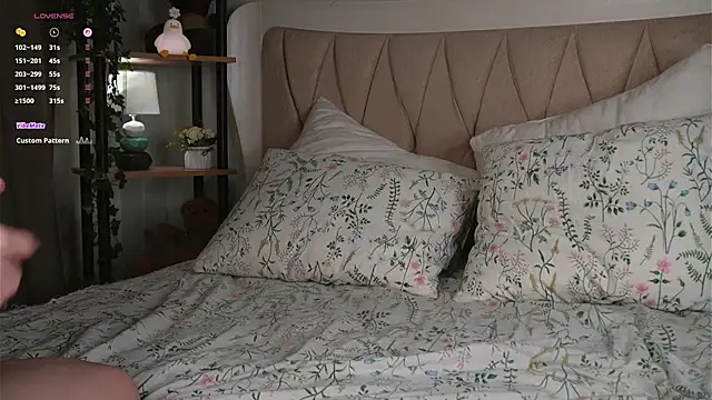 Snapshot of LillianLester chatting on March 20, 2025, 4:18 am LillianLester online show from March 20, 2025, 4:18 am