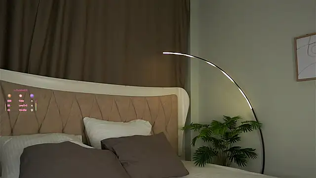 Snapshot of LillianLester chatting on September 19, 2025, 1:42 am LillianLester online show from September 19, 2025, 1:42 am