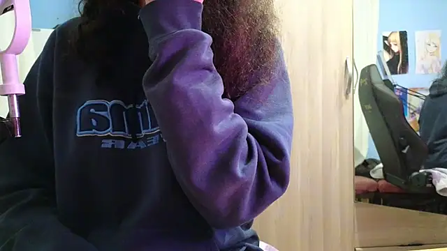 MemiKouki online show from November 6, 2025, 5:28 pm