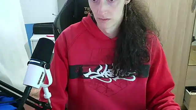 MemiKouki online show from November 5, 2025, 4:32 pm