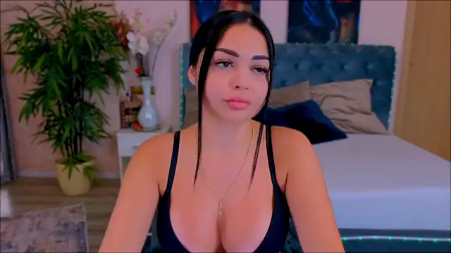 MichelleReys online show from October 7, 2025, 7:04 pm