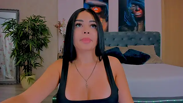 MichelleReys online show from September 23, 2025, 7:10 pm