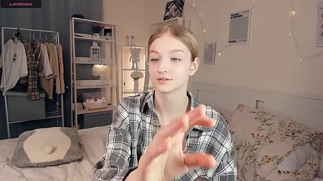Snapshot of YuNabif chatting on March 1, 2025, 8:56 am YuNabif online show from March 1, 2025, 8:56 am