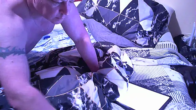 Snapshot of Mic_Oxinner chatting on October 9, 2025, 4:57 am Mic Oxinner online show from October 9, 2025, 4:57 am