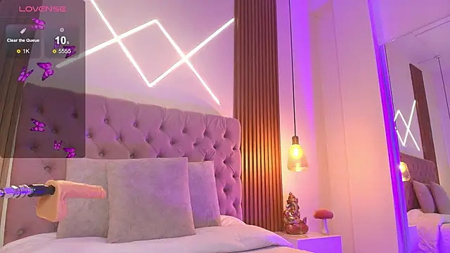 Sophia turneer online show from September 29, 2025, 9:20 pm