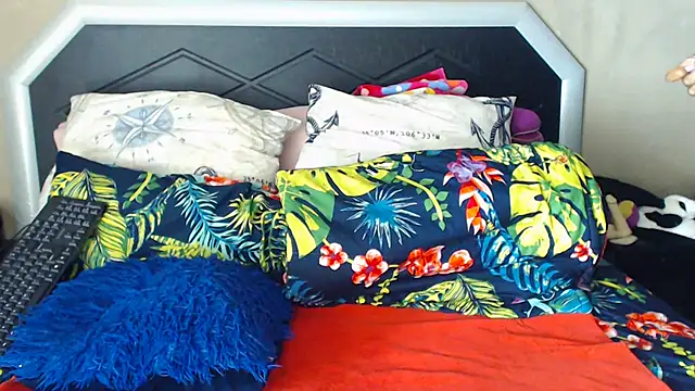 Snapshot of Bulkyyass chatting on October 1, 2025, 1:22 am Bulkyyass online show from October 1, 2025, 1:22 am