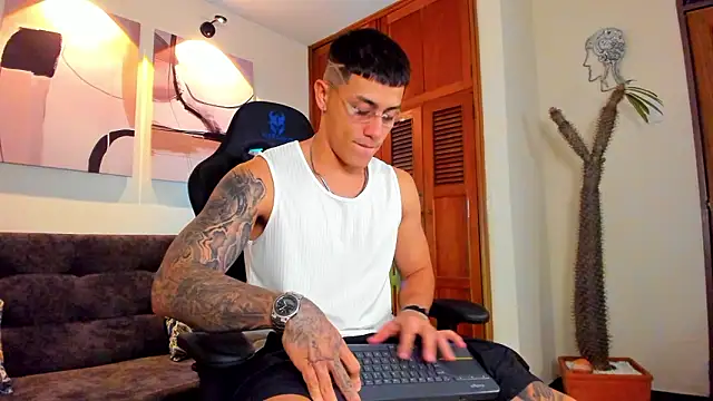 Snapshot of _joansoto chatting on February 4, 2026, 12:44 pm joansoto online show from February 4, 2026, 12:44 pm