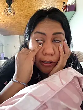 Snapshot of KasiaVenus_ chatting on October 31, 2025, 12:46 pm KasiaVenus  online show from October 31, 2025, 12:46 pm