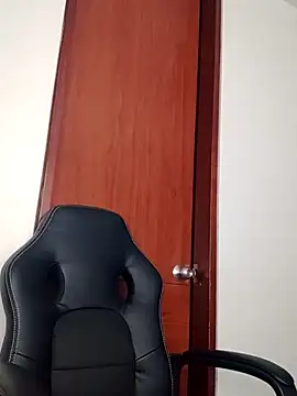 FREYJA- online show from October 18, 2025, 6:43 pm