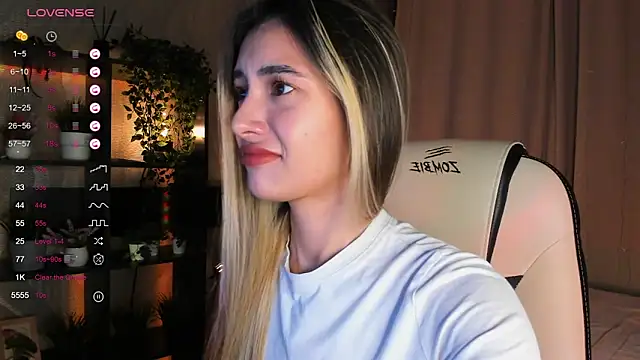 Snapshot of DarlaLike chatting on October 8, 2025, 4:03 am DarlaLike online show from October 8, 2025, 4:03 am