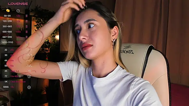 Snapshot of DarlaLike chatting on September 30, 2025, 4:07 am DarlaLike online show from September 30, 2025, 4:07 am