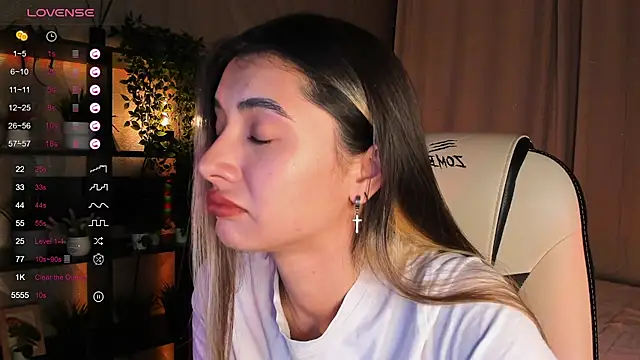 Snapshot of DarlaLike chatting on October 4, 2025, 4:14 am DarlaLike online show from October 4, 2025, 4:14 am