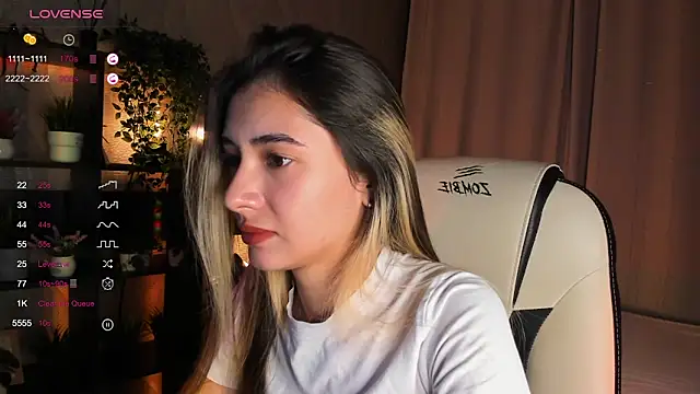 Snapshot of DarlaLike chatting on October 3, 2025, 4:14 am DarlaLike online show from October 3, 2025, 4:14 am