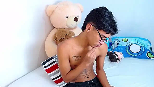 Snapshot of allens_joe chatting on December 10, 2024, 11:30 pm allens joe online show from December 10, 2024, 11:30 pm