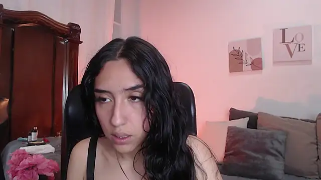 madisex s online show from October 6, 2025, 1:01 pm