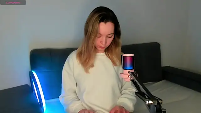 Snapshot of MiaThaine chatting on February 21, 2025, 1:44 pm MiaThaine online show from February 21, 2025, 1:44 pm