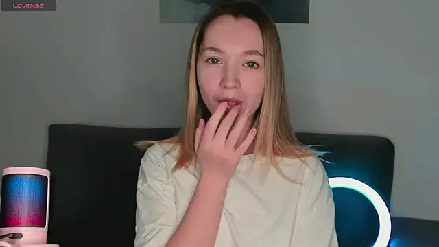 Snapshot of MiaThaine chatting on February 6, 2025, 5:09 pm MiaThaine online show from February 6, 2025, 5:09 pm