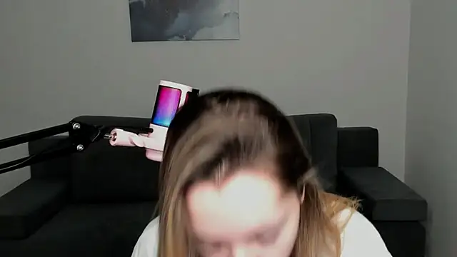 Snapshot of MiaThaine chatting on January 31, 2025, 12:28 am MiaThaine online show from January 31, 2025, 12:28 am