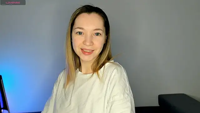 Snapshot of MiaThaine chatting on February 13, 2025, 1:19 am MiaThaine online show from February 13, 2025, 1:19 am