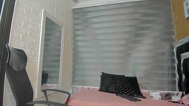 Snapshot of charlotte__G chatting on March 4, 2025, 7:01 pm charlotte G online show from March 4, 2025, 7:01 pm