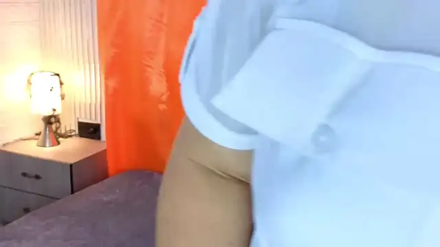 Snapshot of charlotte__G chatting on October 8, 2025, 11:45 am charlotte G online show from October 8, 2025, 11:45 am