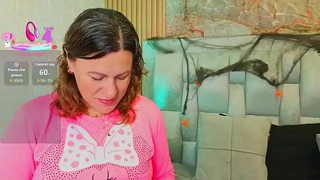 Snapshot of charlotte__G chatting on October 19, 2025, 11:57 am charlotte G online show from October 19, 2025, 11:57 am