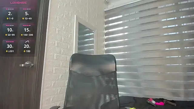 Snapshot of charlotte__G chatting on February 25, 2025, 12:27 pm charlotte G online show from February 25, 2025, 12:27 pm