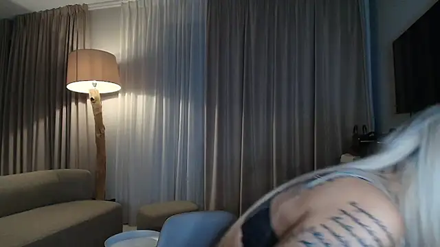 Snapshot of shayblonde chatting on January 10, 2026, 8:59 pm shayblonde online show from January 10, 2026, 8:59 pm