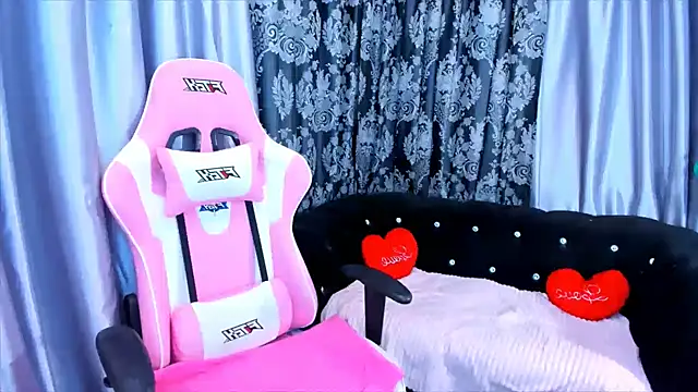 KamilaFoxy online show from November 7, 2025, 3:11 am