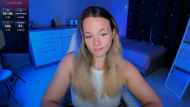 Snapshot of SherillBrill chatting on October 8, 2025, 2:40 pm SherillBrill online show from October 8, 2025, 2:40 pm