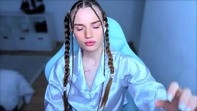 StellaLawless online show from October 8, 2025, 8:20 pm