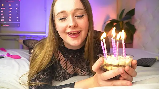 GlitterZOE online show from July 2, 2026, 8:04 pm