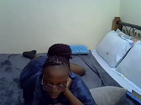 Snapshot of Sweet_Bear chatting on October 12, 2025, 5:58 pm Sweet Bear online show from October 12, 2025, 5:58 pm