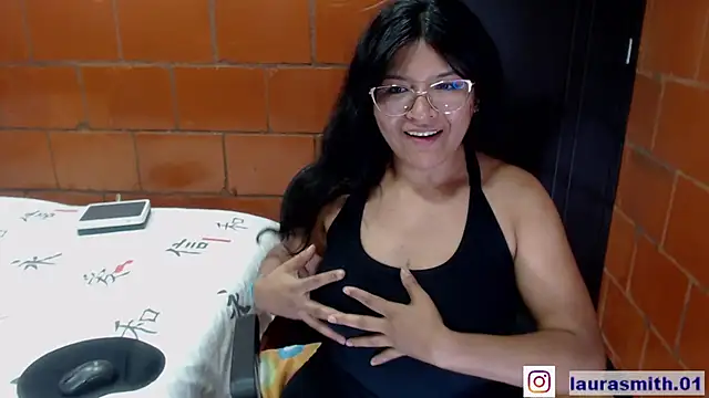 laura smith0 online show from February 24, 2025, 7:52 pm