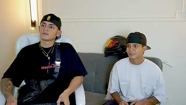 Snapshot of Paradise_boy_s chatting on January 25, 2025, 12:59 am Paradise boy s online show from January 25, 2025, 12:59 am