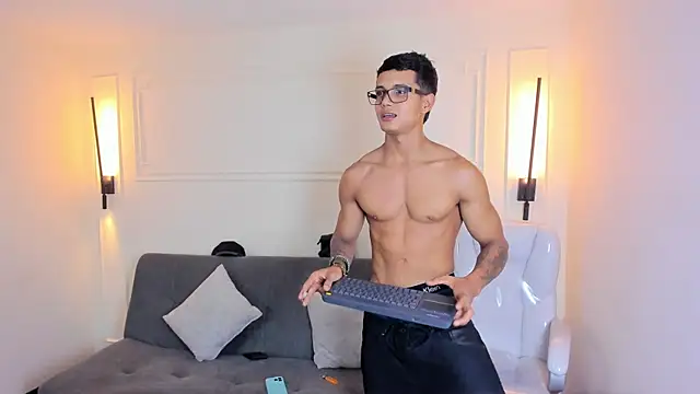 Snapshot of Paradise_boy_s chatting on September 16, 2025, 12:33 am Paradise boy s online show from September 16, 2025, 12:33 am