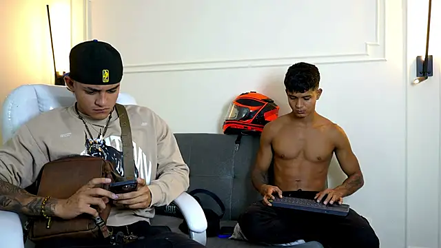 Snapshot of Paradise_boy_s chatting on February 11, 2025, 1:20 am Paradise boy s online show from February 11, 2025, 1:20 am