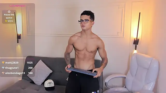 Snapshot of Paradise_boy_s chatting on October 12, 2025, 12:12 am Paradise boy s online show from October 12, 2025, 12:12 am