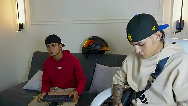 Snapshot of Paradise_boy_s chatting on January 24, 2025, 12:09 am Paradise boy s online show from January 24, 2025, 12:09 am