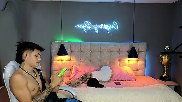 Snapshot of Paradise_boy_s chatting on December 6, 2024, 12:18 am Paradise boy s online show from December 6, 2024, 12:18 am