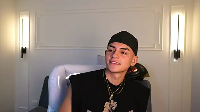 Snapshot of Paradise_boy_s chatting on January 16, 2025, 2:41 am Paradise boy s online show from January 16, 2025, 2:41 am