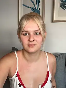 Allylove03 online show from October 25, 2025, 5:17 am